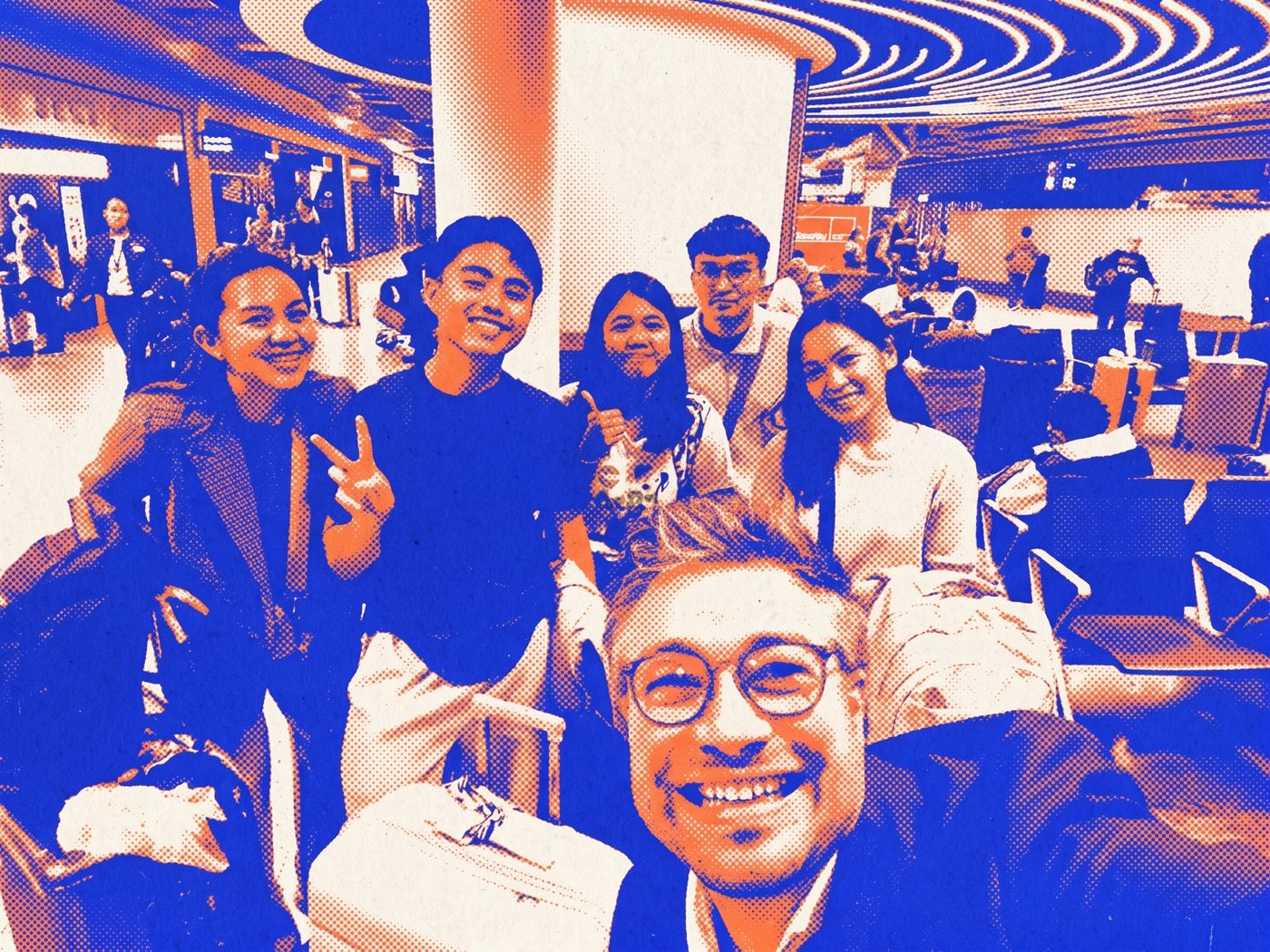 Team-Selfie am Flughafen
